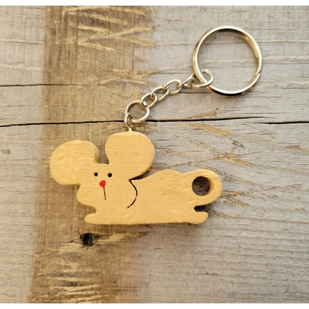 VINTAGE AVON Wooden Mouse Keychain‎ Novelty Animal Keyring Cute Charm